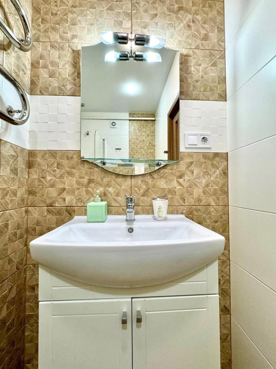 Apartpoltava Витончені Апартаменти Біля Лялькового Театру, Звітна Документація Для Відрядження, Банківський Чек Exteriér fotografie